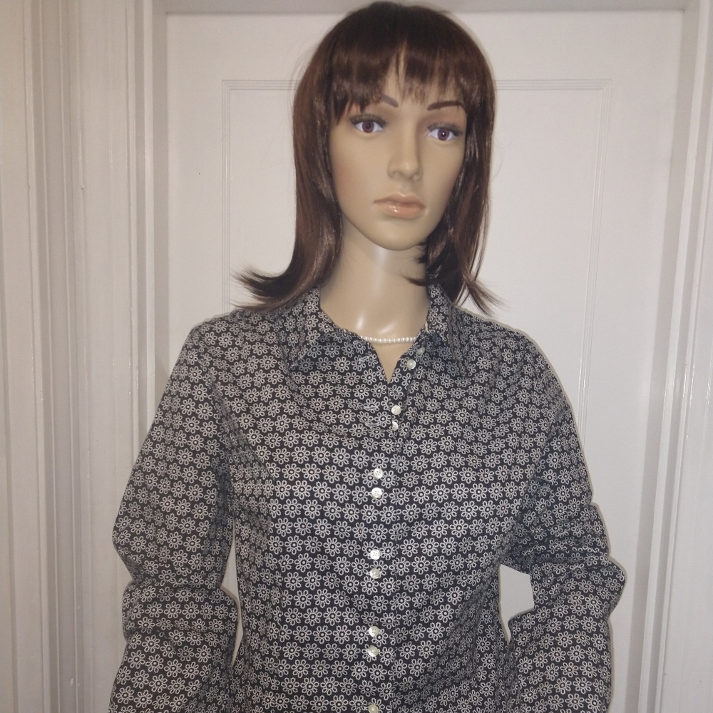 Gap black with white flowers button down shirt EUC
